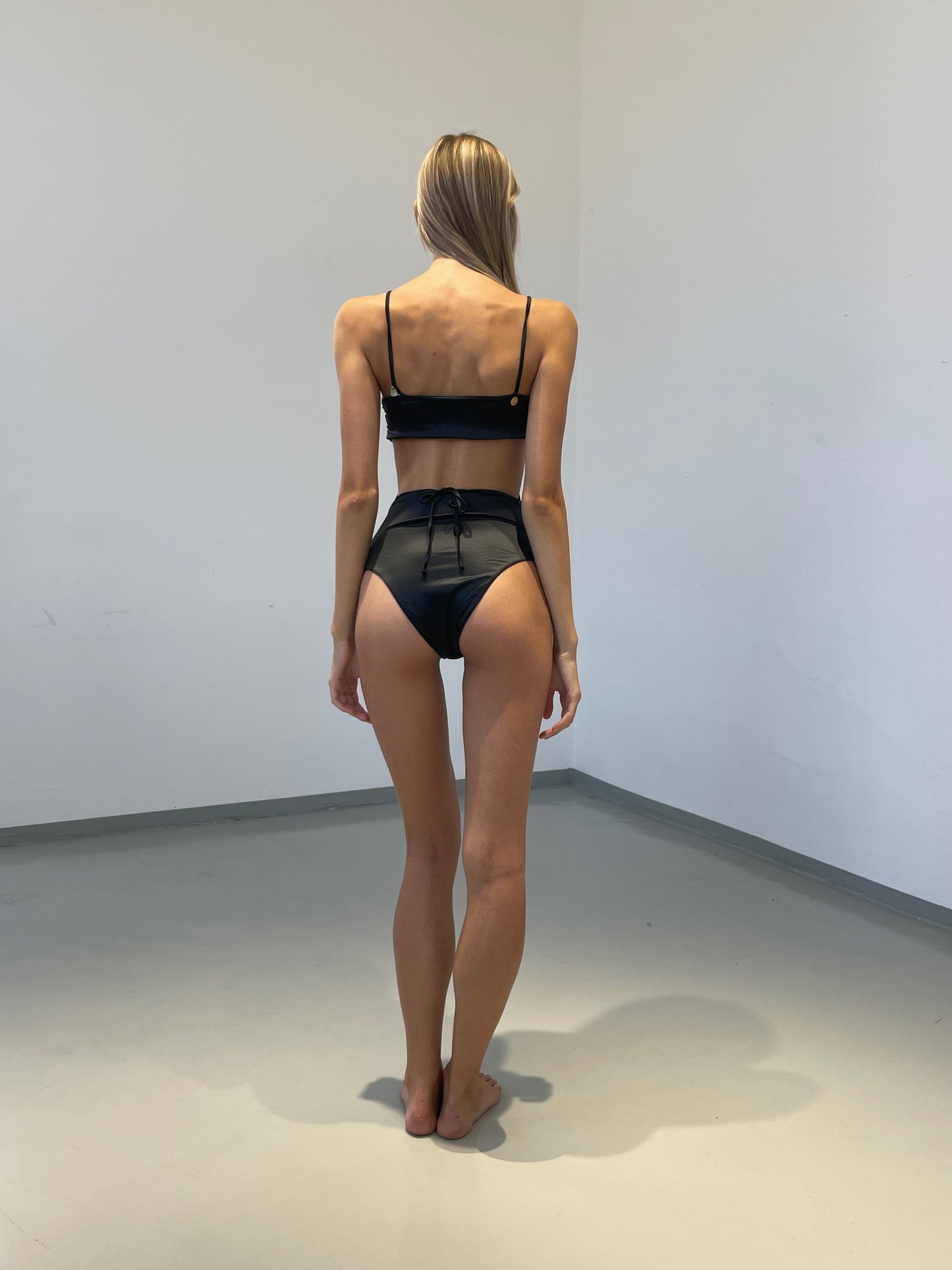 Oleander satin black